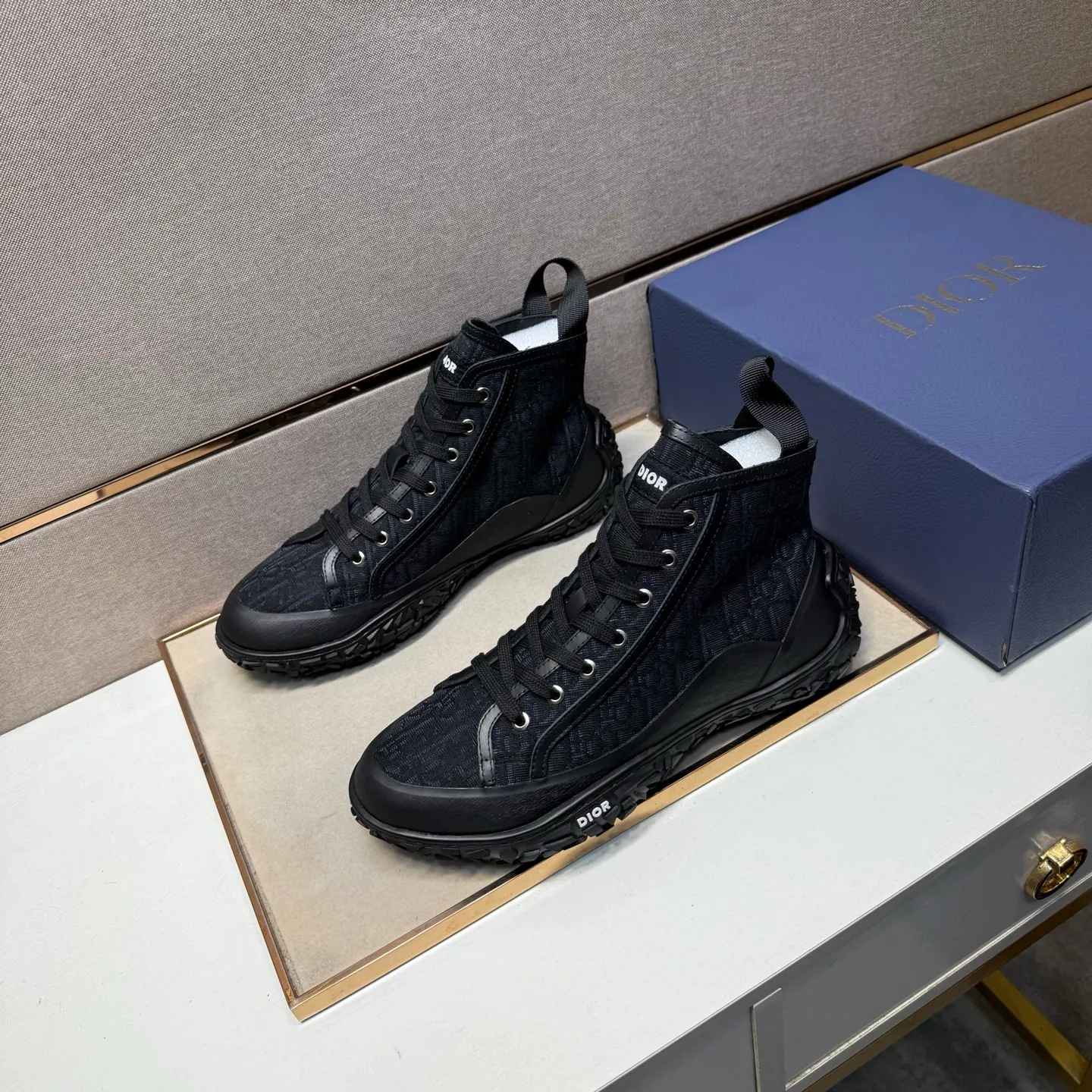 ⬛️Men's shoes 💰p460 [Dior～] Men's casual high-top shoes 2025z cabinet sales simultaneously 🔶Size: 39-44 #️⃣ 🔷2 colors🔜The upper is made of multi-material splicing➕Genuine leather lining, comfortable and breathable, sole: original comfortable and wear-resistant outsole, ⚠️Real shot📱Photographed🎬The real thing is better📢📢📢